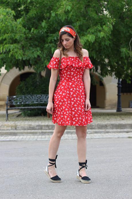 bloguera moda vestido de flores y alpargatas atadas