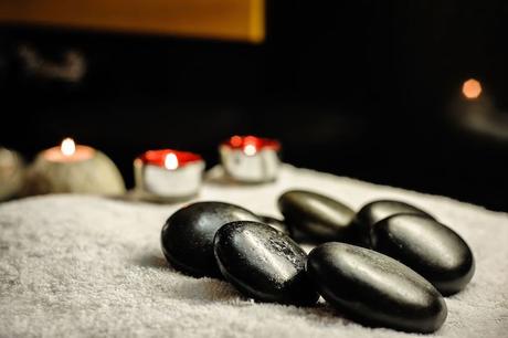 ¿Cómo puede el masaje con piedras frías ayudarme?