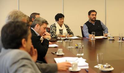 Legislatura: pedido de informe por licencia sin goce haberes para poder ejercer cargos de mayor jerarquía en el Estado