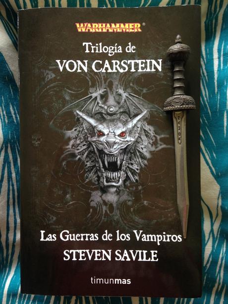  photo 01.TrilogiacuteaDeVonCarstein_zpsojorivyb.jpg