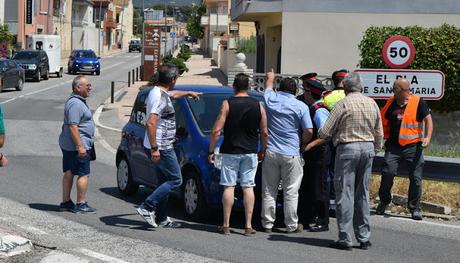 Vecinos de Mas del Plata cortan la C-37 en el Pla de Santa María