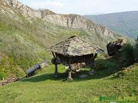 Hórreo en Brañas de la Viña, Cangas del Narcea