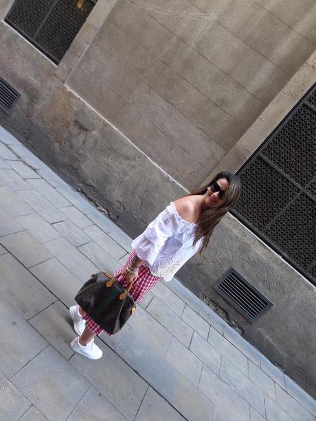 Fabtravels: Barcelona with red vichy