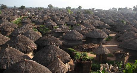 La mayoría de la población tiene celular pero no energía eléctrica La mayoría de la población tiene celular pero no energía eléctrica