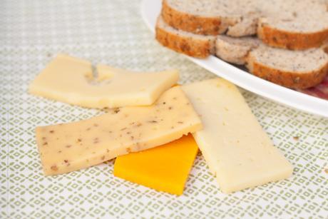 Sandwich loco de bacon con queso crujiente Sandwich loco de bacon con queso crujiente