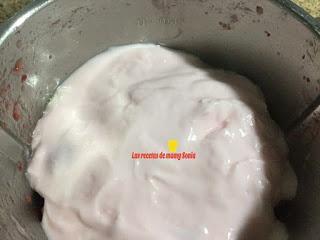 HELADO RÁPIDO DE YOGUR Y FRESAS EN THERMOMIX