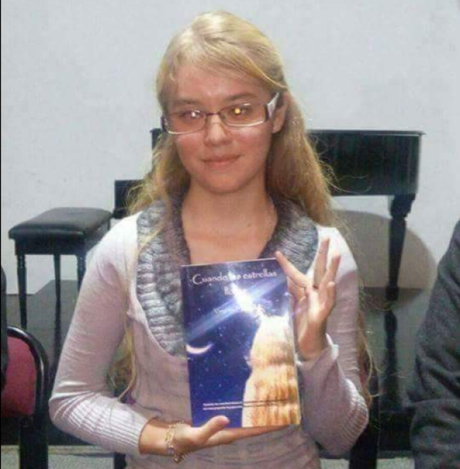 Jovencita de 16 años presenta su libro “Cuando las estrellas lloran”