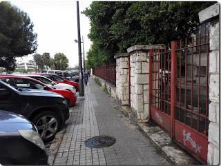 Ciclistas y peatones, una convivencia imposible en Valencia.