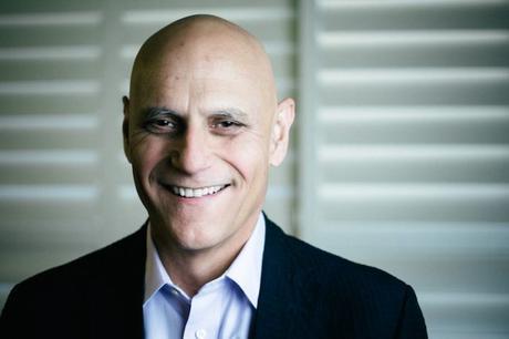 Steven Hayes nos explica cómo desarrollamos el lenguaje desde la Teoría del Marco Relacional