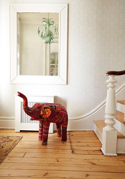 ¡El elefante hippy va de guateque! ¡El elefante hippy va de guateque!