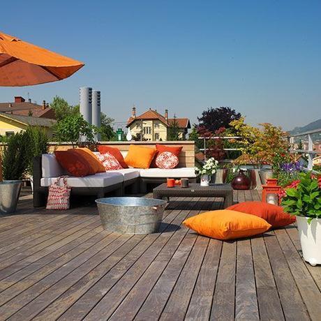 decorar una terraza en tonos naranja