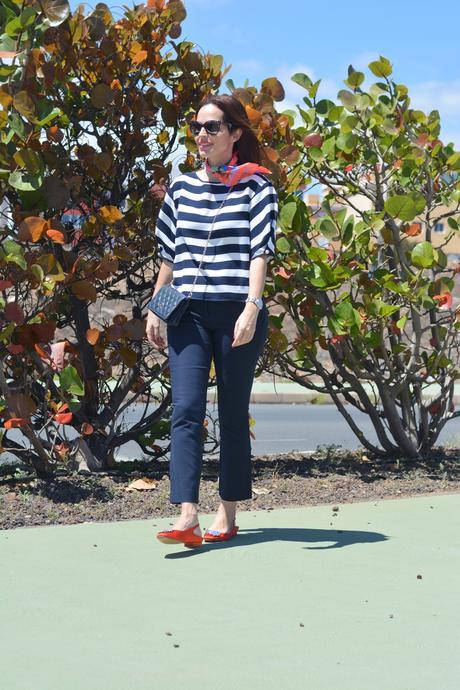 navy-and-orange-look-streetstyle