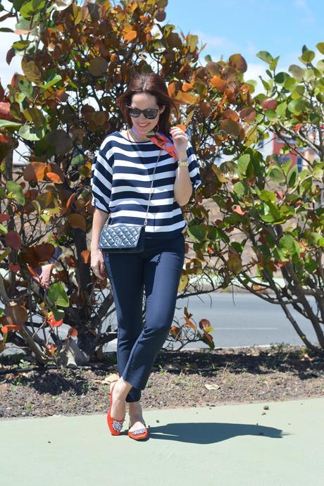 zara-navy-outfit-orange-look-streetstyle