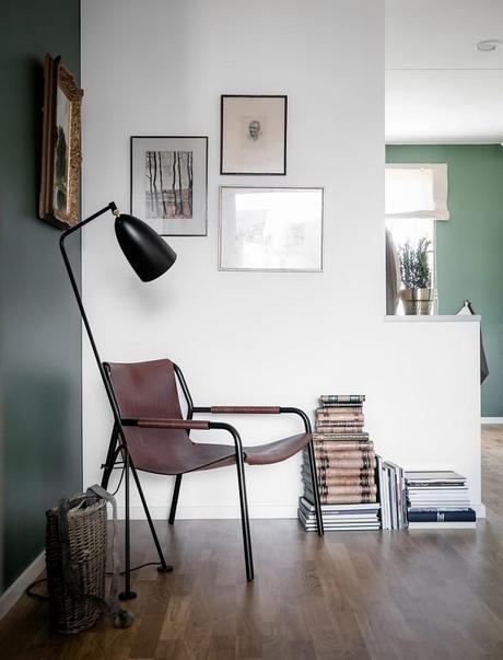 Un apartamento con las paredes verdes