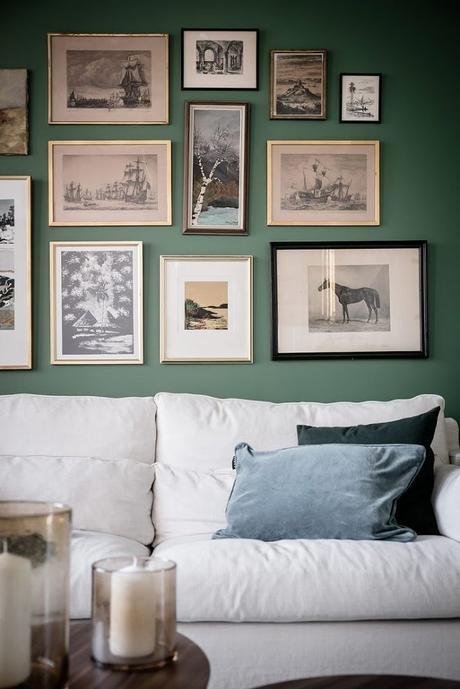 Un apartamento con las paredes verdes