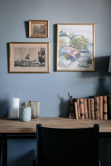 Un apartamento con las paredes verdes