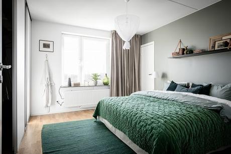 Un apartamento con las paredes verdes