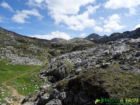 Ruta al Cantu Ceñal: Subiendo al Collado del Jito