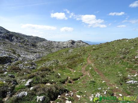 Ruta al Cantu Ceñal: Conexión de los caminos de Vega de Ario y Valle del Resecu