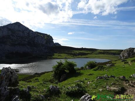 Llegando al Lago Ercina desde la Cabeza la Forma