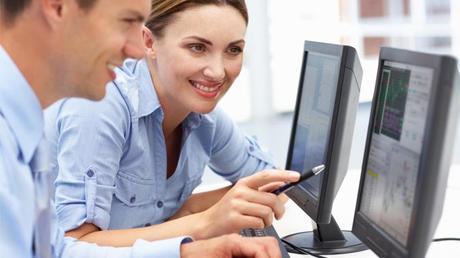 Las pymes andan a la zaga en gestión de activos de software empleados-colaboracion_hi