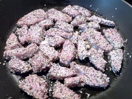 Atún rojo en salsa de espárragos – Tonno in crosta di sesamo su crema di asparagi atuncremaesparragos5