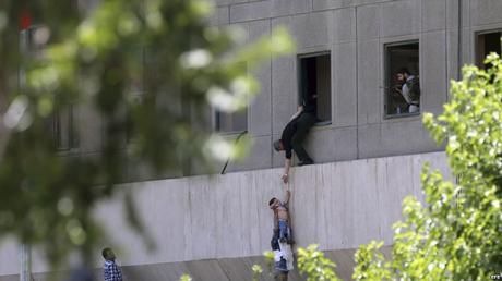 12 muertos en primer ataque del Estado Islámico a Irán