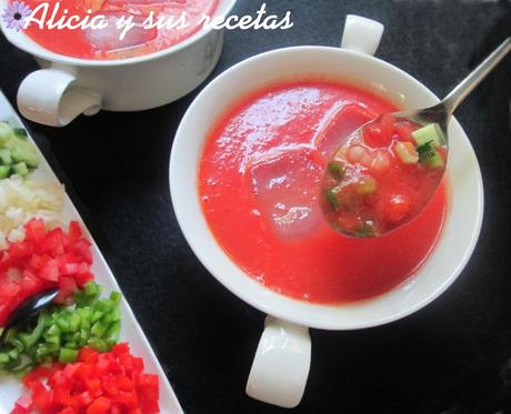 GAZPACHO ANDALUZ CON SU PICADILLO