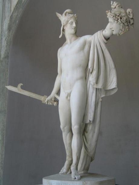 Perseo contempla la cabeza de Medusa en una escultura del año 1801 obra de Antonio Canova. 