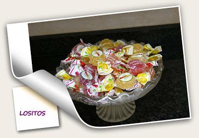 TALLARINES DE HUEVO Y TINTA DE CALAMAR CON SEPIA Y GAMBAS