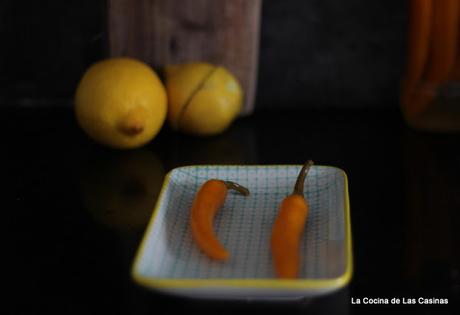 Tiradito de Lubina sobre Crema de Ají Amarillo