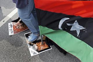 El dictador terrorista Gadafi pudo ser derrocado en 1986.Los socialistas europeos le protegieron entonces..