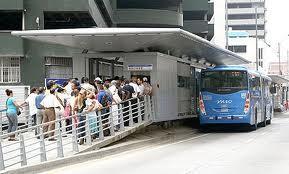 FALTA DE CULTURA EN LAS ESTACIONES DEL MIO... EL PAN DE CADA DIA