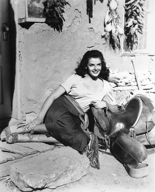 Legendas: Jane Russell & Amparo Muñoz