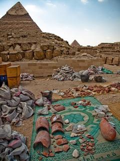 NUEVO SAQUEO ESPECTACULAR EN GIZA Y POSIBLE DIMISION DE ZAHI  HAWASS