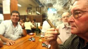 La Ley Antitabaco también prohíbe fumar en sociedades gastronómicas