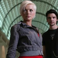 PRIMEVAL. GUIÓN Y PRODUCCIÓN: DEPENDENCIA