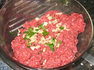 Pastel de carne picada con pimientos y calabacín