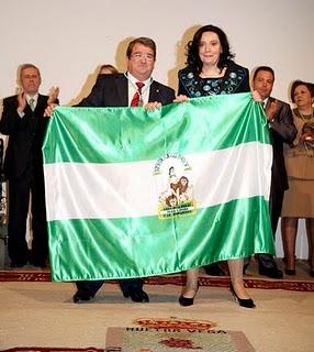 La Corporación Municipal de Huétor Vega rinde homenaje a destacadas personas y colectivos