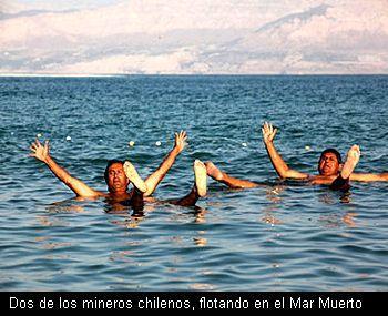 Mineros chilenos son bautizados en el río Jordán Mineros chilenos son bautizados en el río Jordán