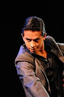 El espléndido bailaor de flamenco Ricardo Osorio (El Niño) se presentará en el Teatro Legaria