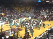 Guerra almohadas descanso partido baloncesto