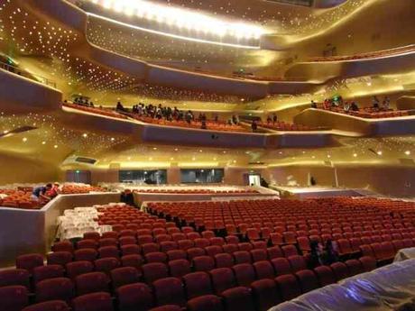 Zaha Hadid y la Opera de Guangzhou en China  Más Info: www.viarosario.com