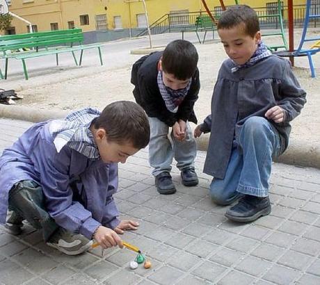 Los niños de ocho años pueden tirar petardos en Valencia