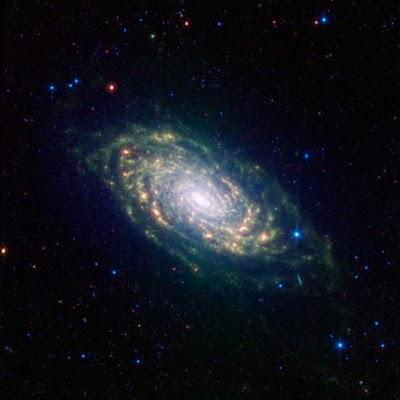 Spitzer retrata la Galaxia del Girasol