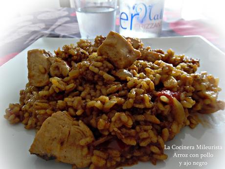 Arroz con pollo y ajo negro