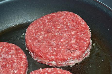 Hamburguesas de ternera rellenas de queso parmesano