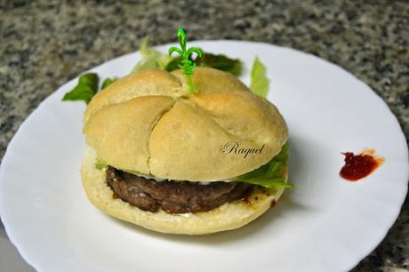 Hamburguesas de ternera rellenas de queso parmesano