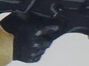 mano empuña pistola próximo lanzamiento (Infinity)