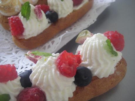 ÉCLAIRS DE FRUTAS ROJAS Y DE TARTA DE LIMÓN